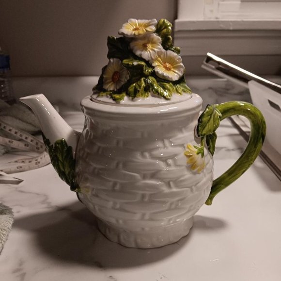 Geo. Z. Lefton Mid Century Rustic Yellow Daisy Basket Teapot. #3855. Adorable. - Picture 1 of 7